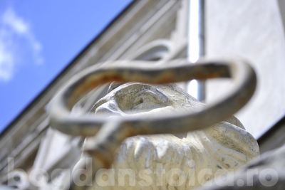 beautiful statue in Ploiesti